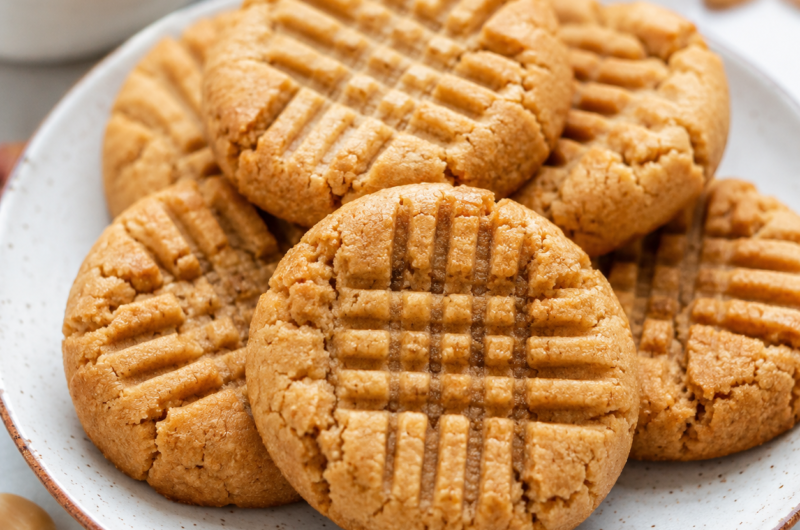 4-Ingredient Keto Peanut Butter Cookies