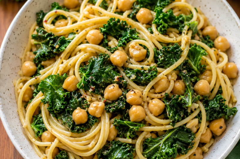 Easy Vegan Pasta with Kale and Chickpeas