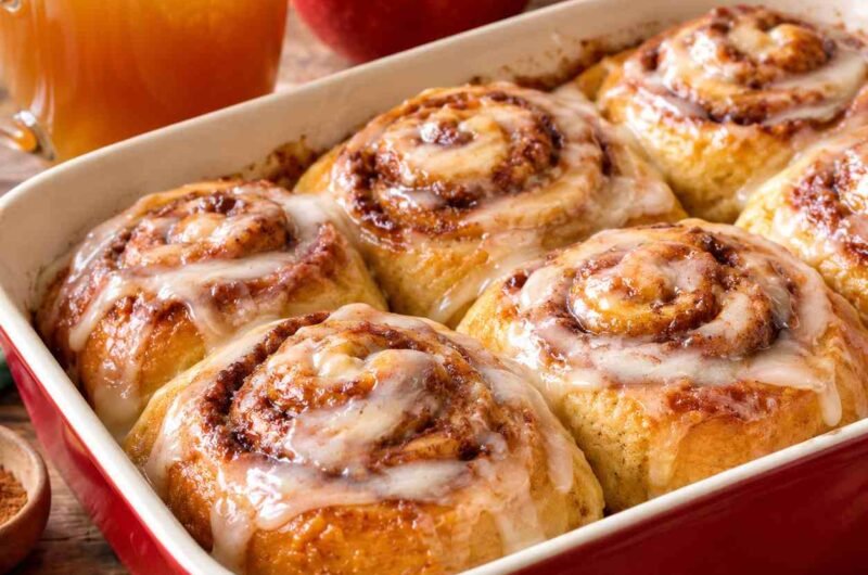 Apple ‘Cider Bath’ Cinnamon Rolls