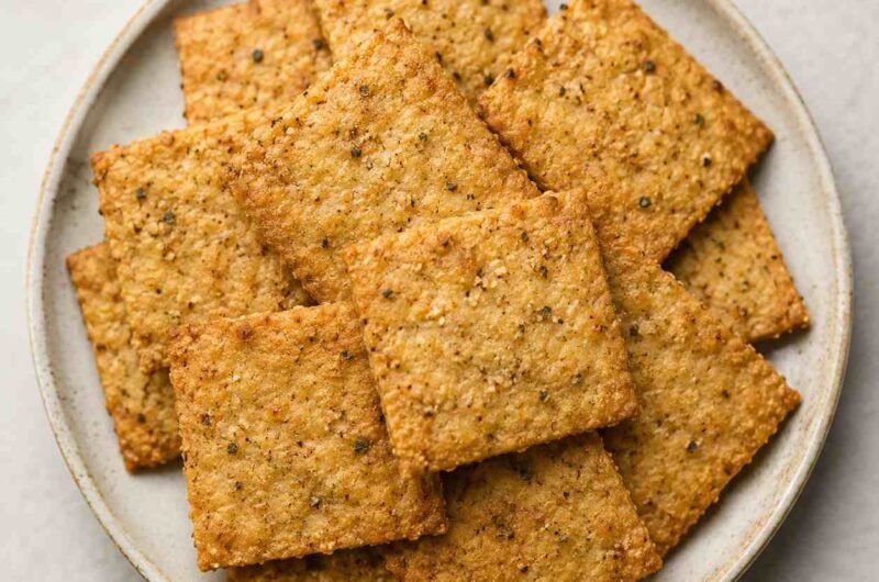 Low-Carb Almond Garlic Crackers